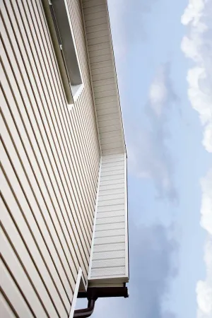 СОФИТ БЕЛЫЙ ПЕРФОРИРОВАННЫЙ для сайдинга, длина 3м, продажа по цене 580 руб. Характеристики, фото, описание и отзывы. Действуют акции и скидки. Доставка по Москве и области ☎️ 8 (495) 324-00-05 Ремиком