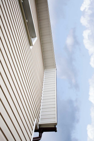 СОФИТ БЕЛЫЙ ПЕРФОРИРОВАННЫЙ для сайдинга, длина 3м, продажа по цене 580 руб. Характеристики, фото, описание и отзывы. Действуют акции и скидки. Доставка по Москве и области ☎️ 8 (495) 324-00-05 Ремиком